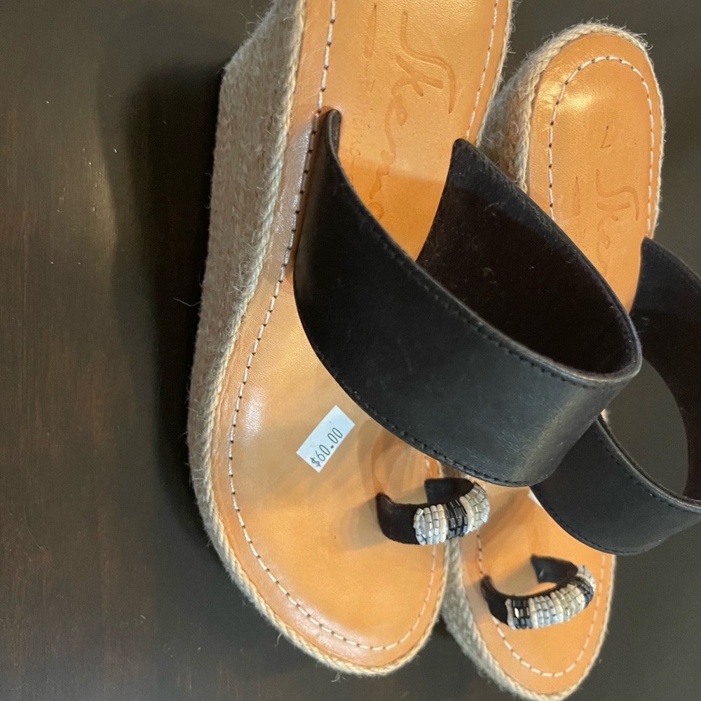 Skemo new never been used WOMENS sandals wedges with crystals.